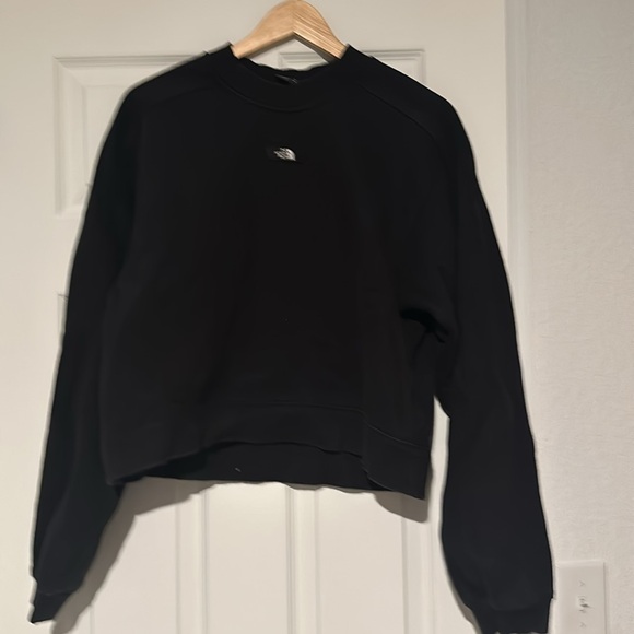 2 The North Face Crew Sweatshirts - Picture 2 of 5